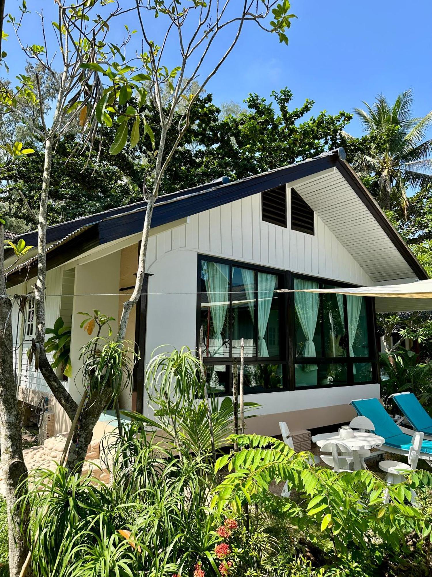 2bd Beachfront House In Chaloclum