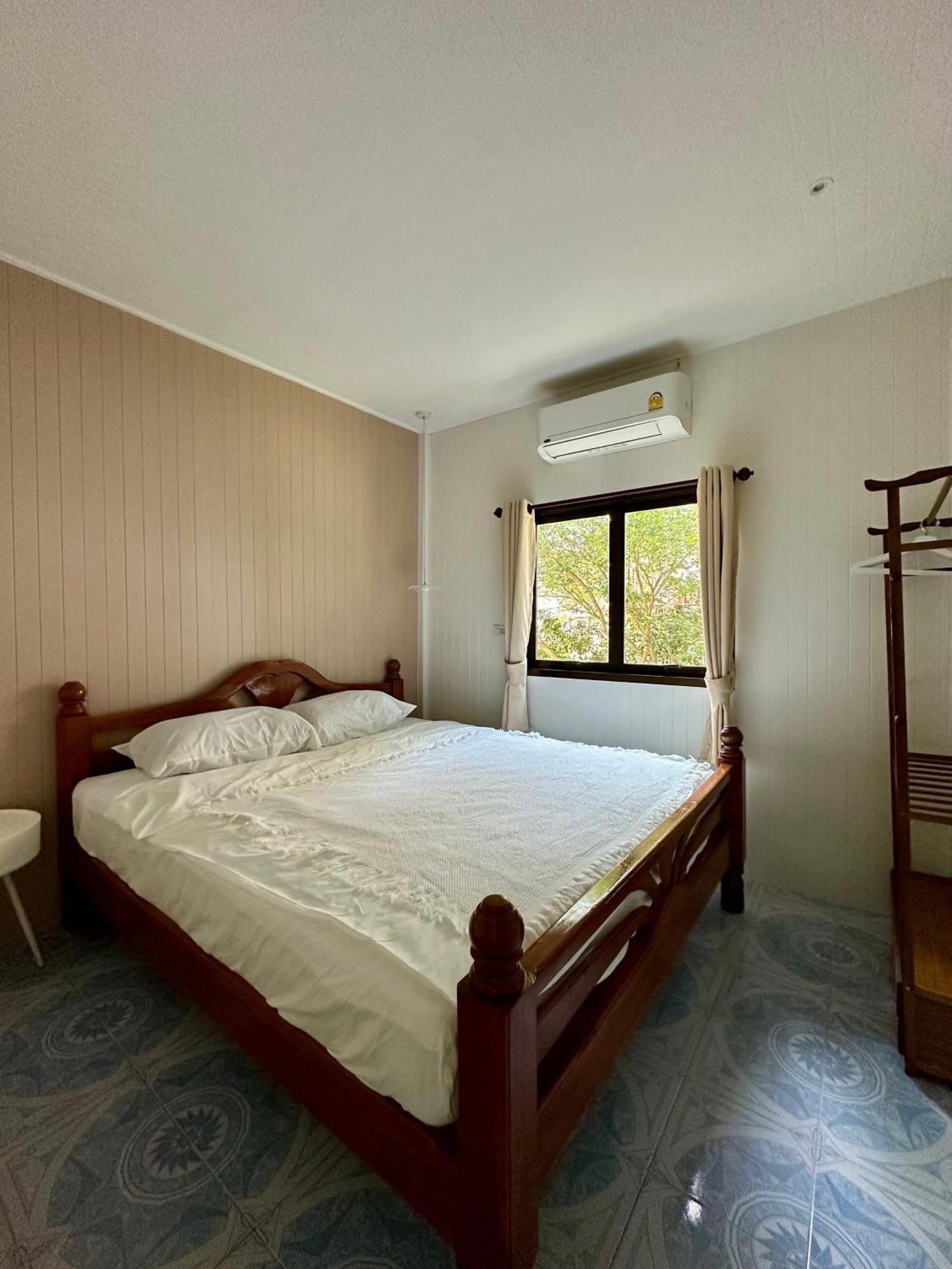 2bd Beachfront House In Chaloclum Rumah liburan