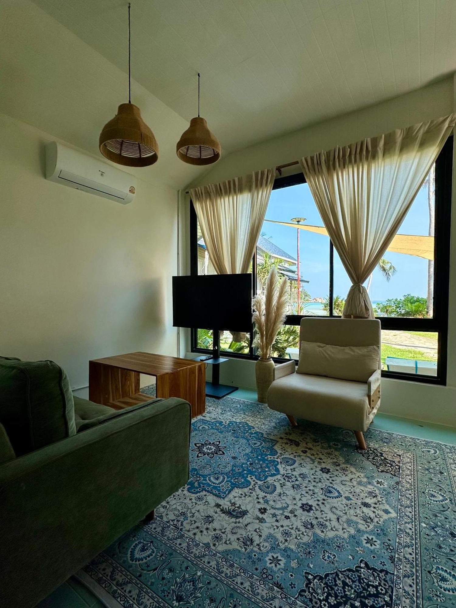 2bd Beachfront House In Chaloclum Rumah liburan Mae Haad