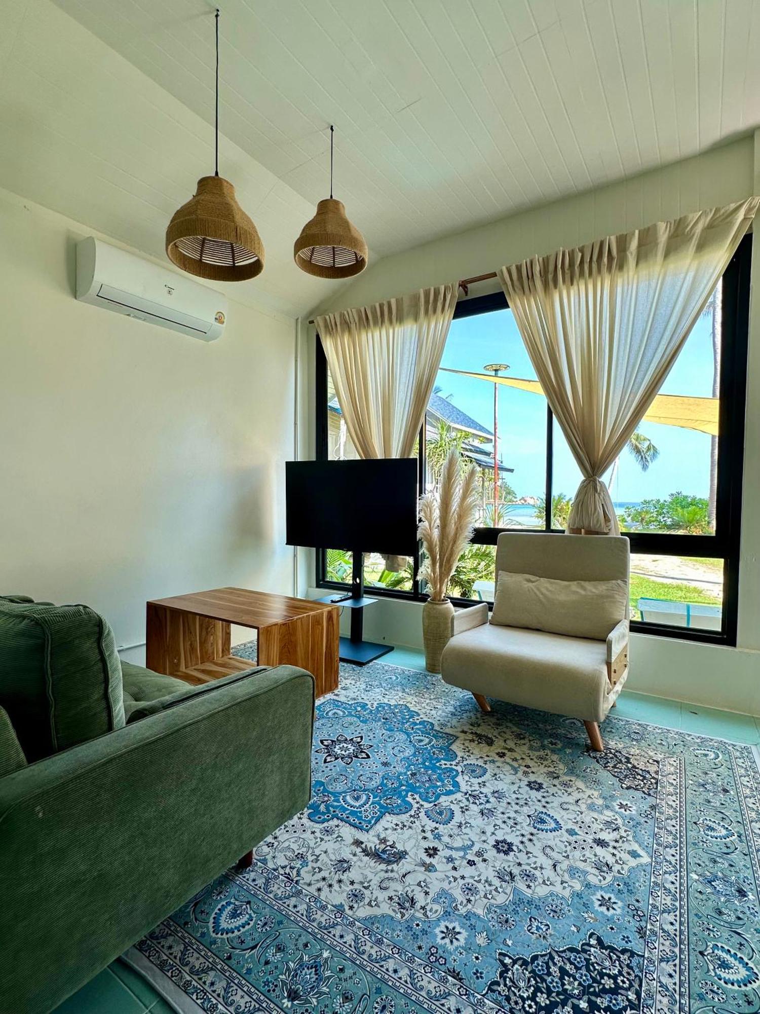 2bd Beachfront House In Chaloclum Rumah liburan Mae Haad