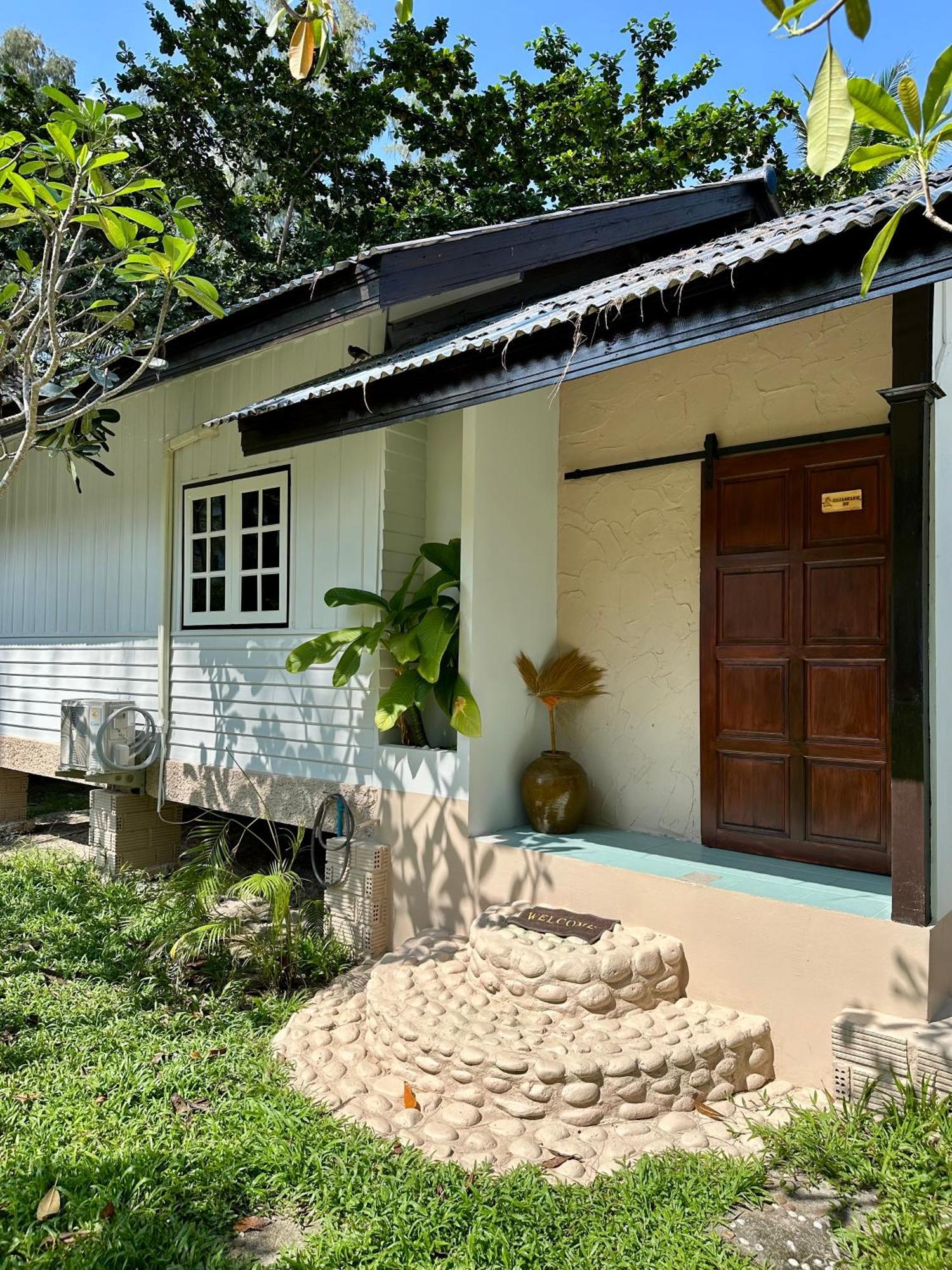 Сasa de vacaciones 2bd Beachfront House In Chaloclum *